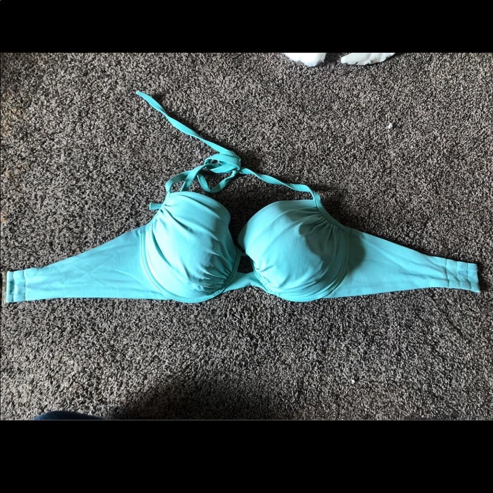Victoria’s Secret swim top 34DD